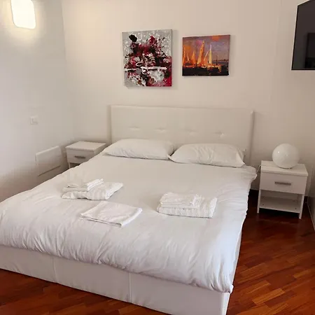 Apartament Dani's Intra